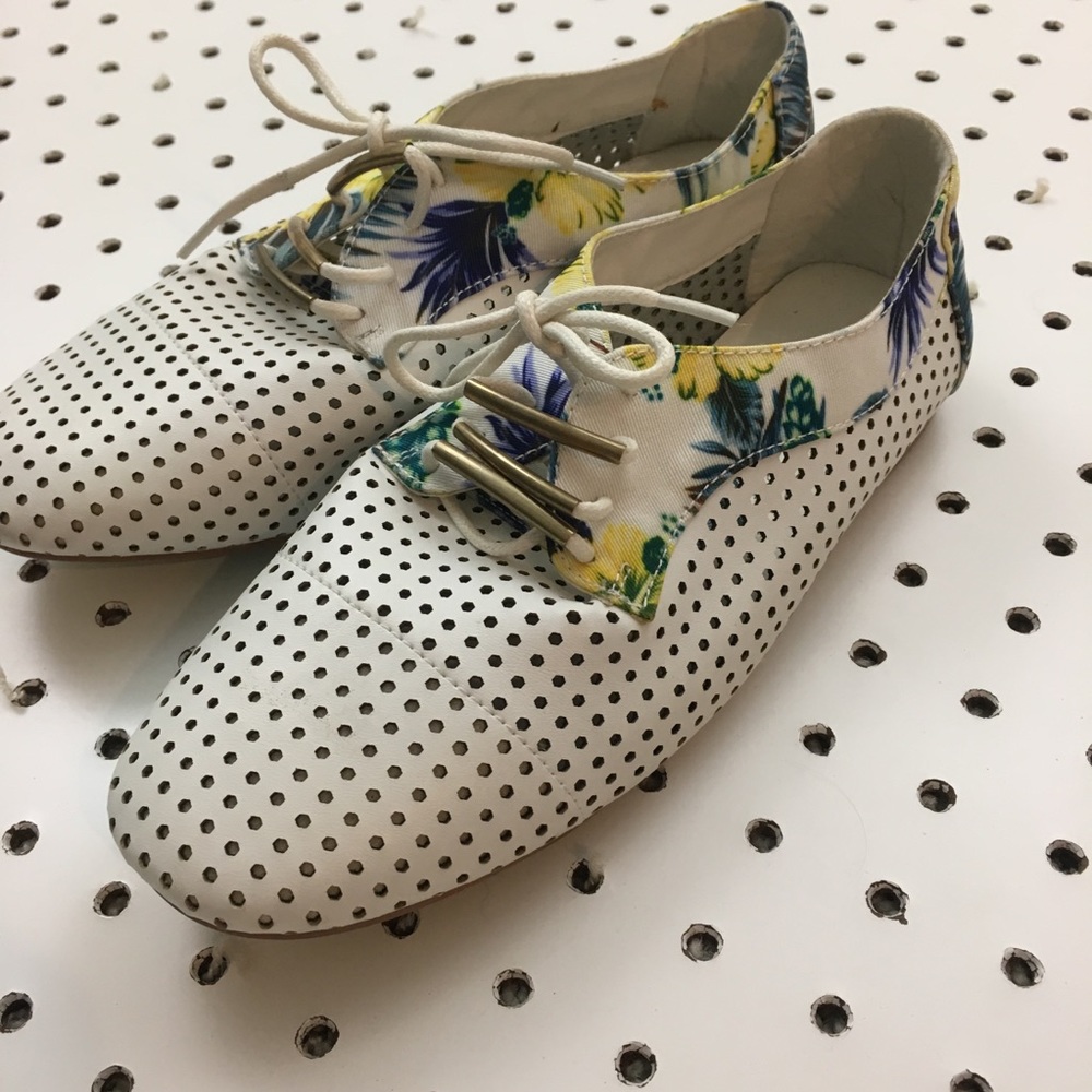 Bumper Size 6 Floral print polka dot shoes oxfords